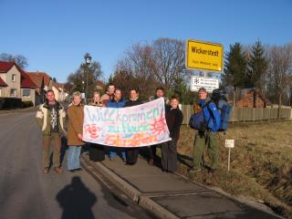 Wickerstedt: Freunde empfangen mich am Ortseingang